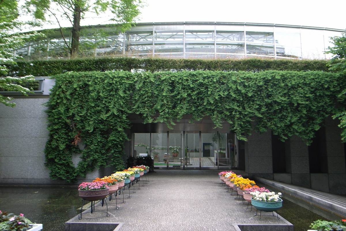 株式会社サカタのタネ 本社 株式会社イケガミ アクアソイル工法の屋上緑化 造園工事